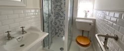 The School House Cottage - Bathroom