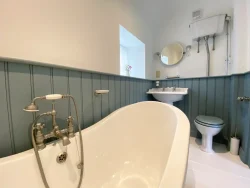 Roll top bath in Northumberland holiday home