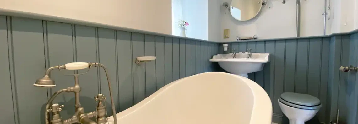Roll top bath in Northumberland holiday home